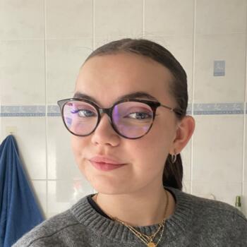 Babysitter Saint-Romain-le-Puy: Chloé