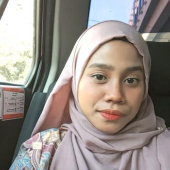 Pengasuh di Petaling Jaya: Basyiirah