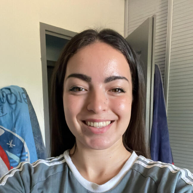 Babysitter in Bordeaux: Naela