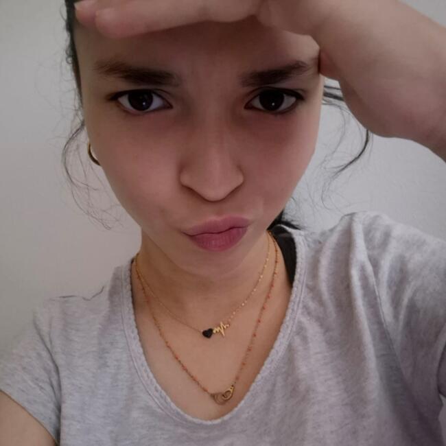 Babysitter in Meximieux: Angeline