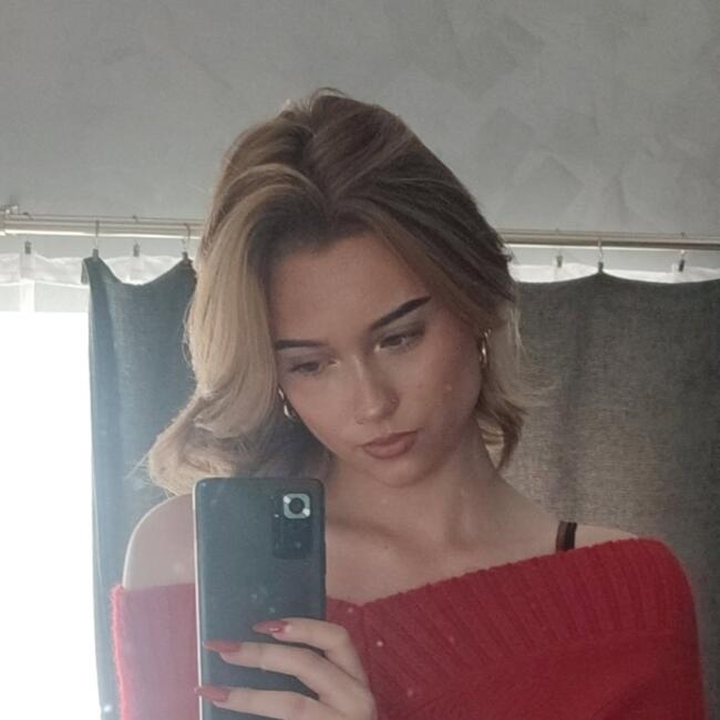 Babysitter in Walsall: Emi