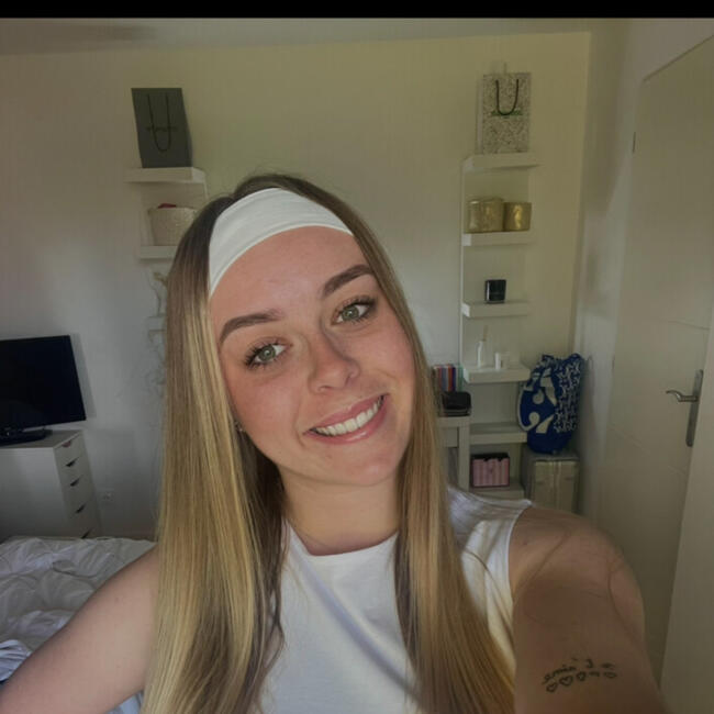 Babysitter in Hauteville-sur-Fier: Flavie