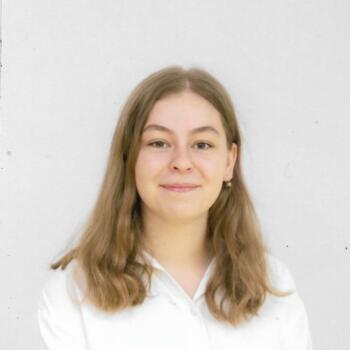 Babysitter in Saint-Rémy (Normandie): Chloe