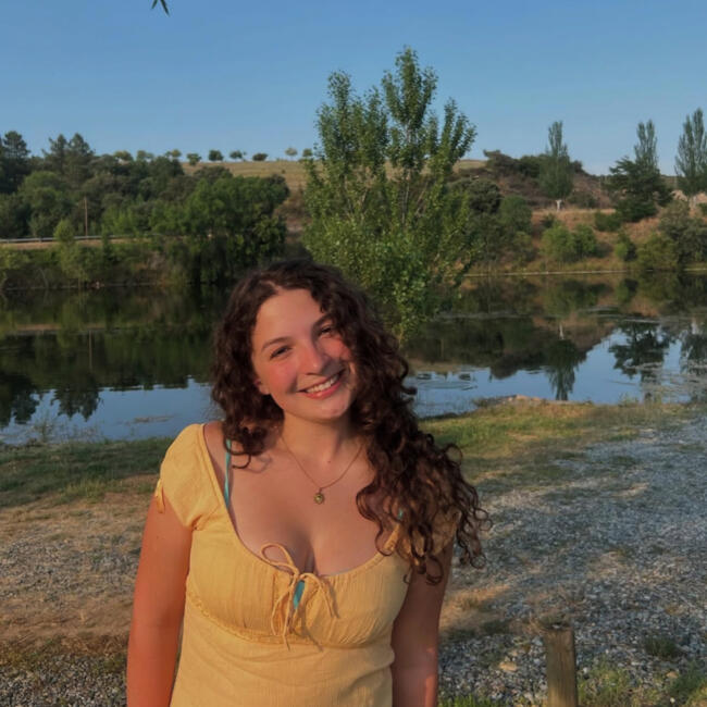 Babysitter in Bragança: Adriana