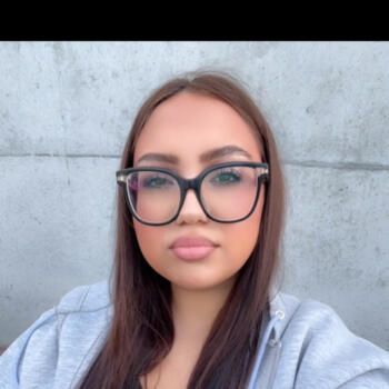 Babysitter in Montigny-le-Bretonneux: Angela