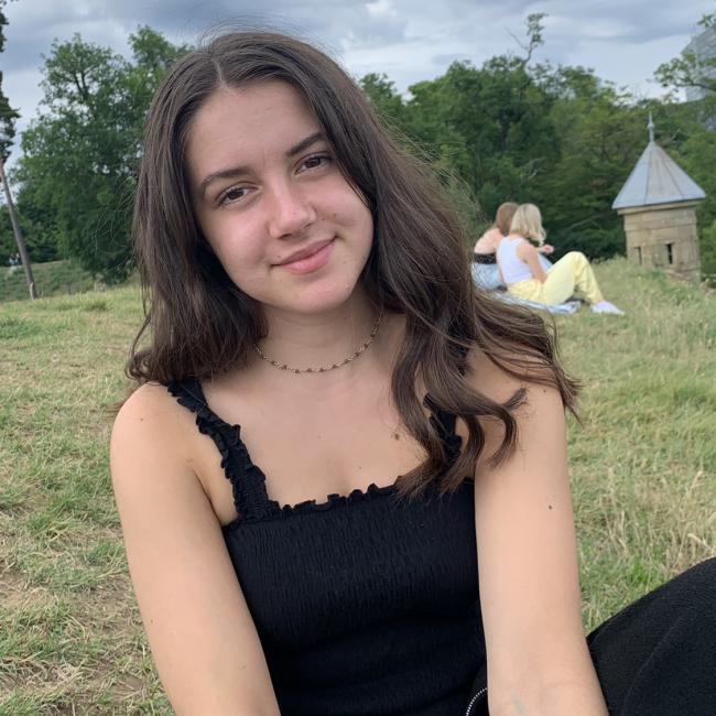 Babysitter in Weiler-la-Tour: Esther