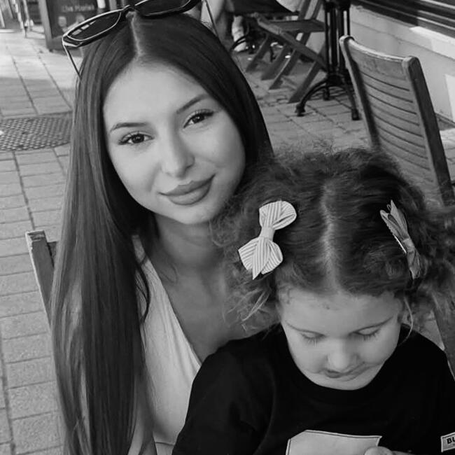 Babysitter in Dendermonde: Bianca-Cristina