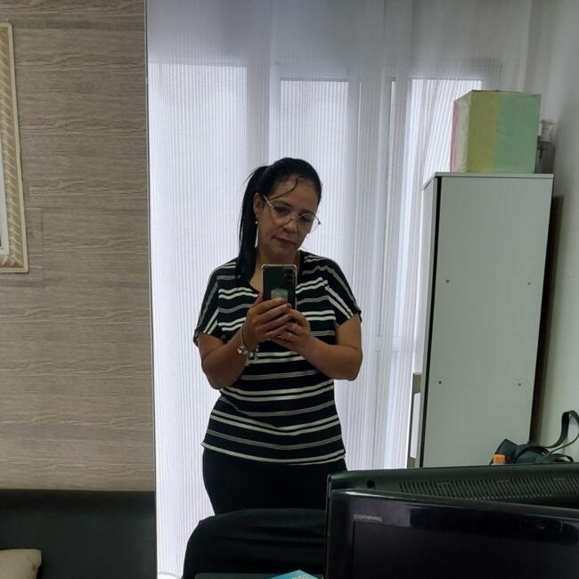 Babysitter in São José dos Campos: Ana