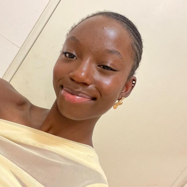 Babysitter in Louvroil: Hawa