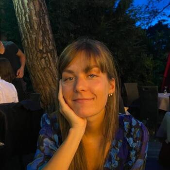 Babysitter in Paris: Laura