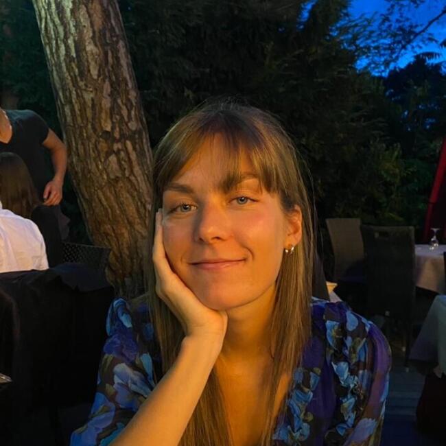 Babysitter in Paris: Laura