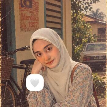 Babysitter in George Town: Siti