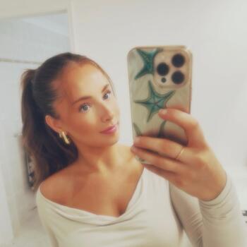 Babysitter in Central Coast: Lily