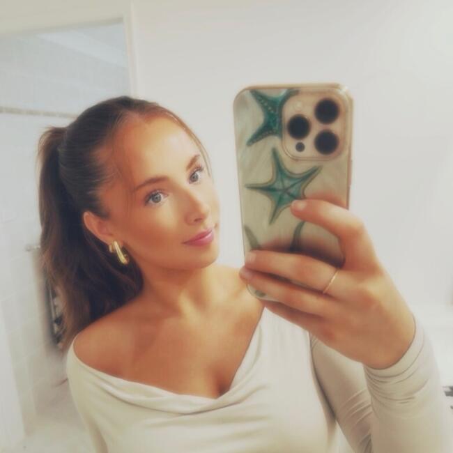 Babysitter in Central Coast: Lily