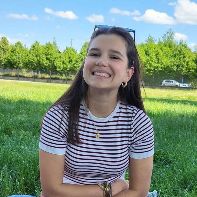 Babysitter in Meudon: May-Line