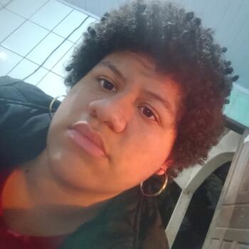 Babá em Paranaguá: Leila