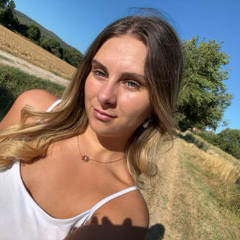 Babysitter in Camps-la-Source: Léna