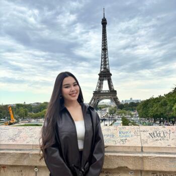 Babysitter in Paris: Aigerim