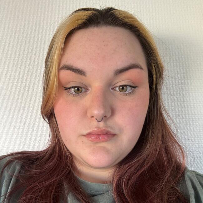 Babysitter in Saint-Léger-des-Vignes: Louna