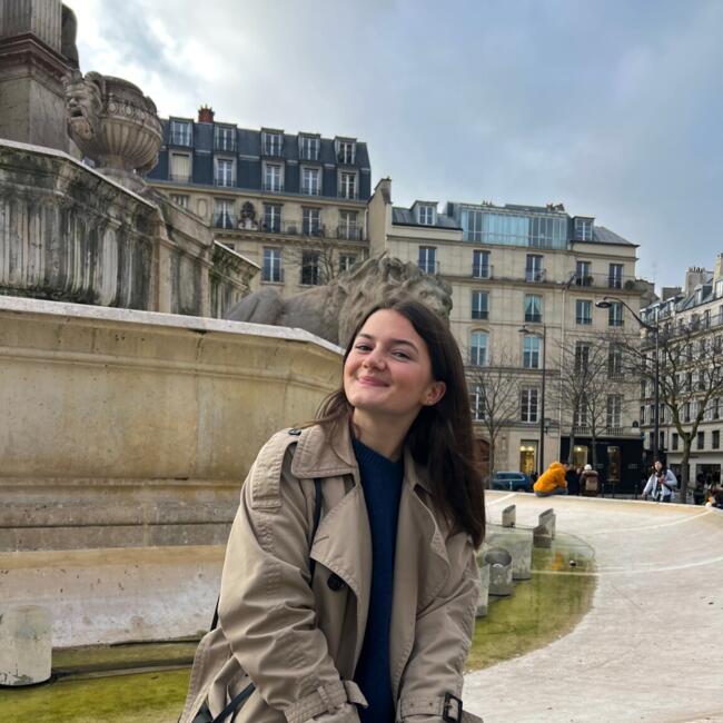 Babysitter in Paris: Hannah