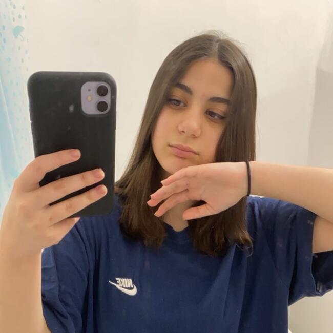 Babysitter in Manosque: Ines