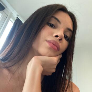 Babysitter in Sint-Gillis: Franciele