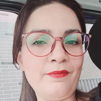 Nanny in Cuigy-en-Bray: Mouna