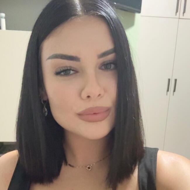 Babysitter in Salamina: Τινα