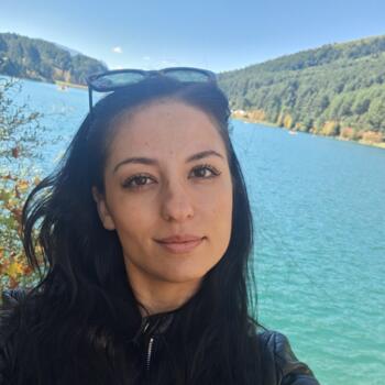 Nanny in Corinth: Φαιη