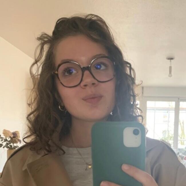 Babysitter in Bordeaux: Chloé
