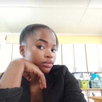 Babysitter in Newlands East: Mbali