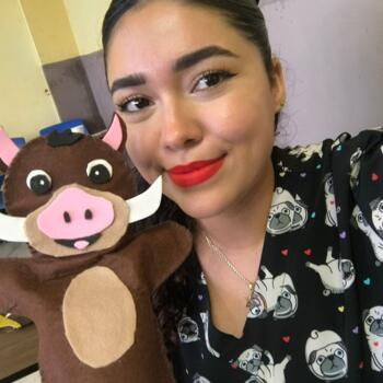 Babysitter in Panama City: Hilary