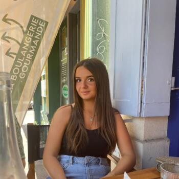 Babysitter in Saint-Chamond: Emma