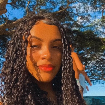 Babysitter Linhares: Kelly