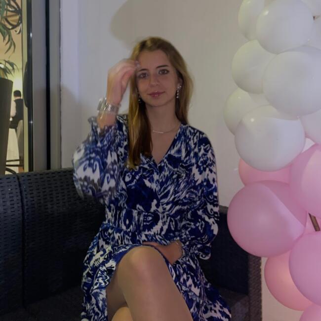 Babysitter in Coimbra: Claudia