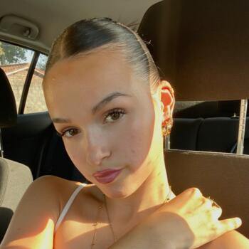 Babysitter in Pessac: Joanna