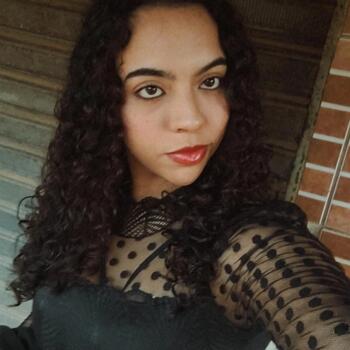 Babysitter in Coronel Pacheco: Júlia