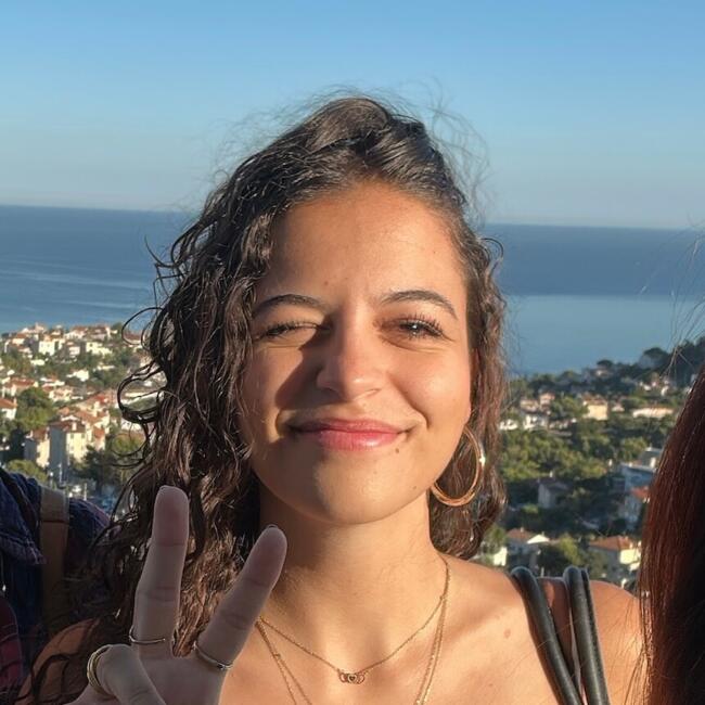 Babysitter in Marseille: Ines