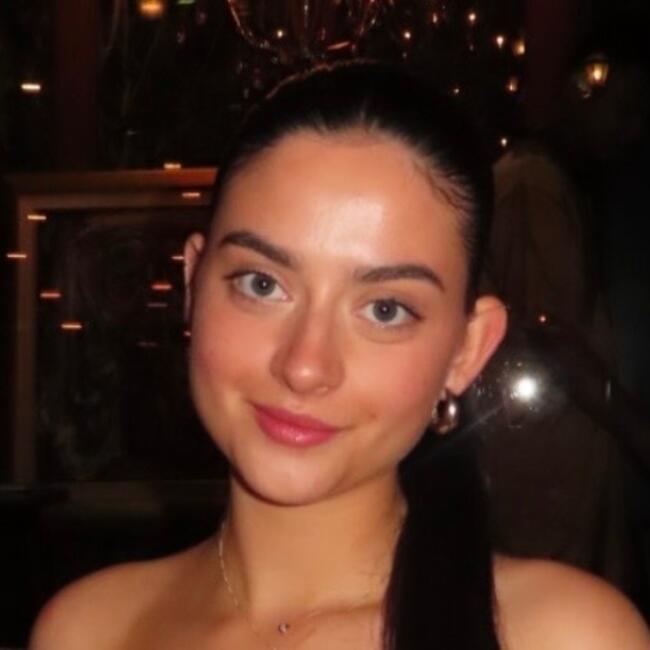 Baby-sitter in Richmond Hill: Alina