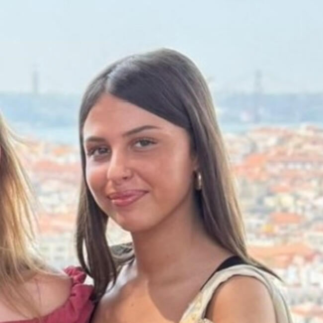 Babysitter in Neuilly-sur-Seine: Violette