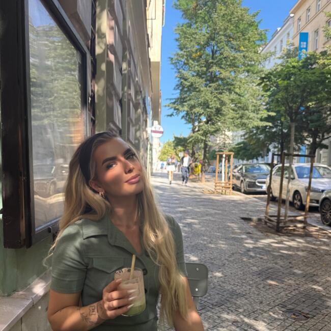 Babysitter in Albertville: Marcella