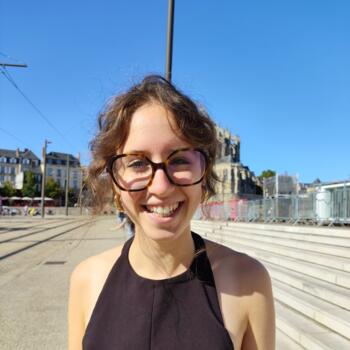 Babysitter in Sainte-Jamme-sur-Sarthe: Camille