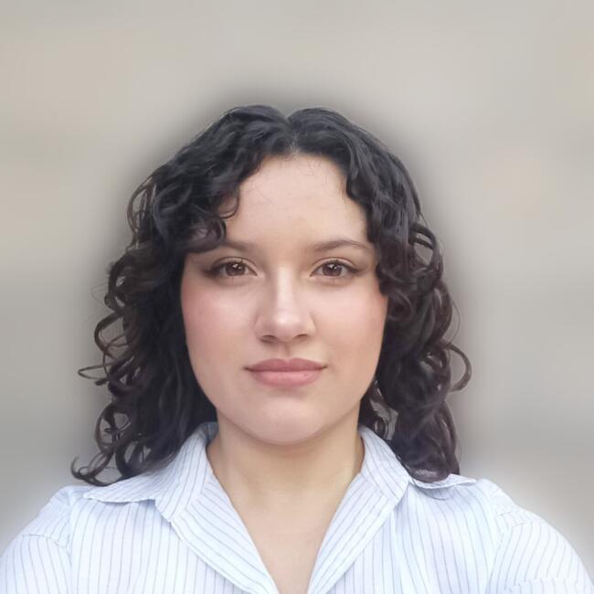 Babysitter in Batán: Yamila