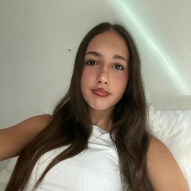 Babysitter in Bessan: Clea