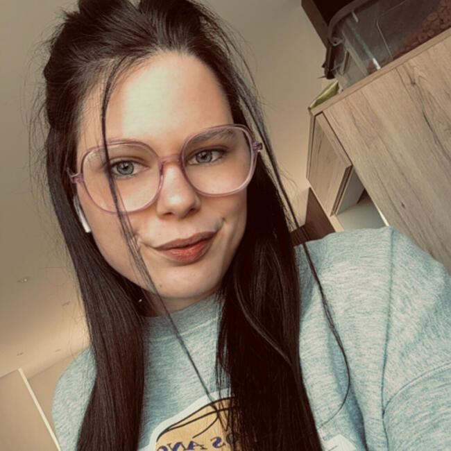 Babysitter in Saint-Pourçain-sur-Sioule: Marion