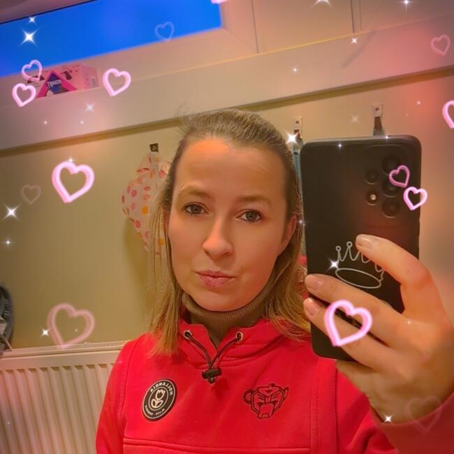 Babysitter in Zedelgem: Chelsey & Lindsey