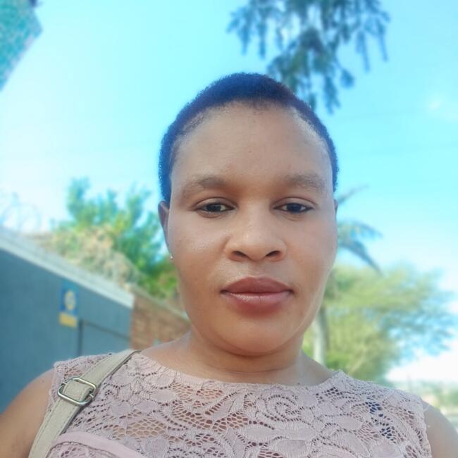 Babysitter in Newlands West: Nonhlanhla