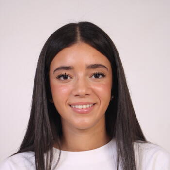 Babysitter in Paris: Sirine