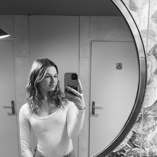 Babysitter in Appenai-sous-Bellême: Lena
