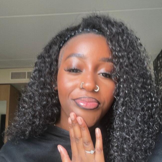 Babysitter in Galway: Queen